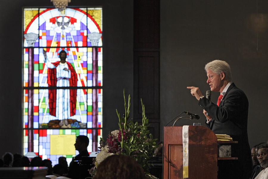 Former president Bill Clinton speaks at the Brookins Community A.M.E. Church in Los Angeles, one of four black churches he was to visit that Sunday. © 2008 AP Photo/Mark Avery