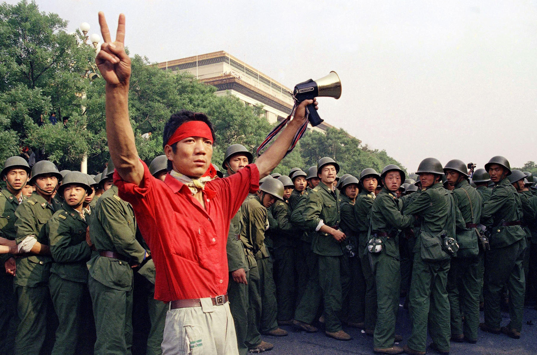 © 1989 Mark Avery/AP