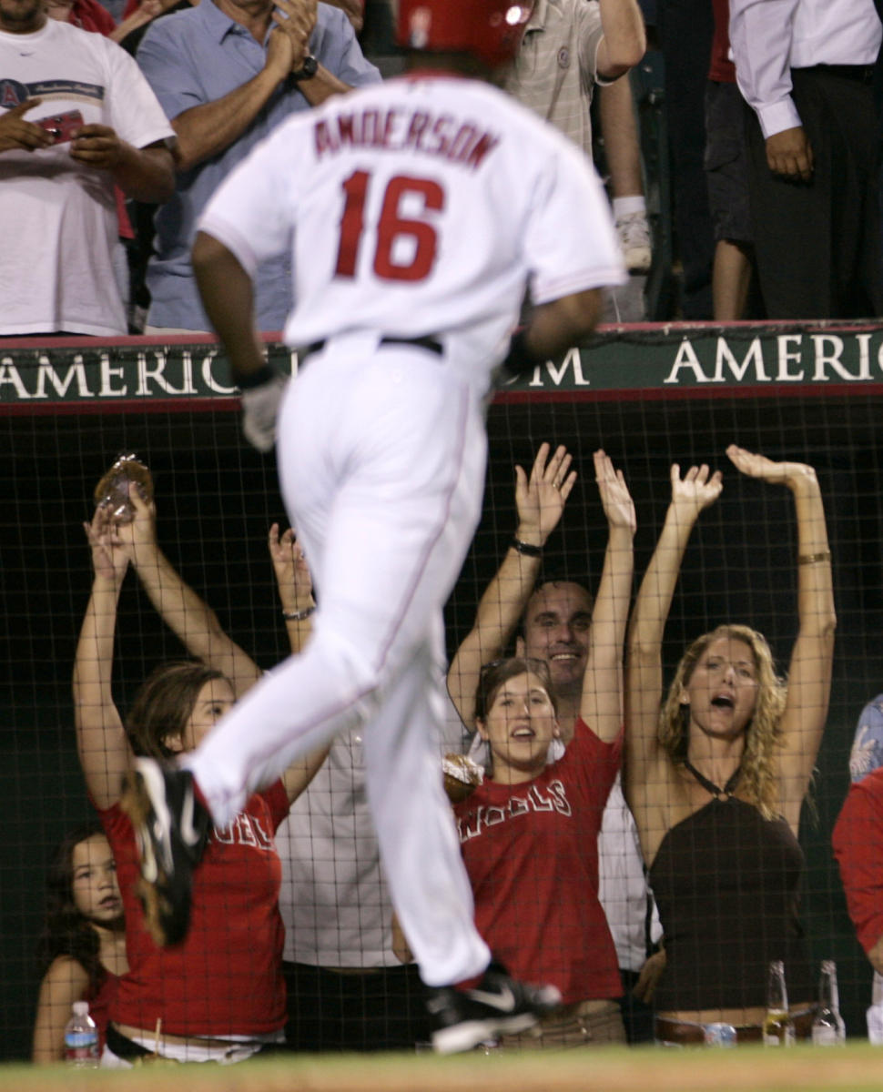 © 2005 Mark Avery/Orange County Register
